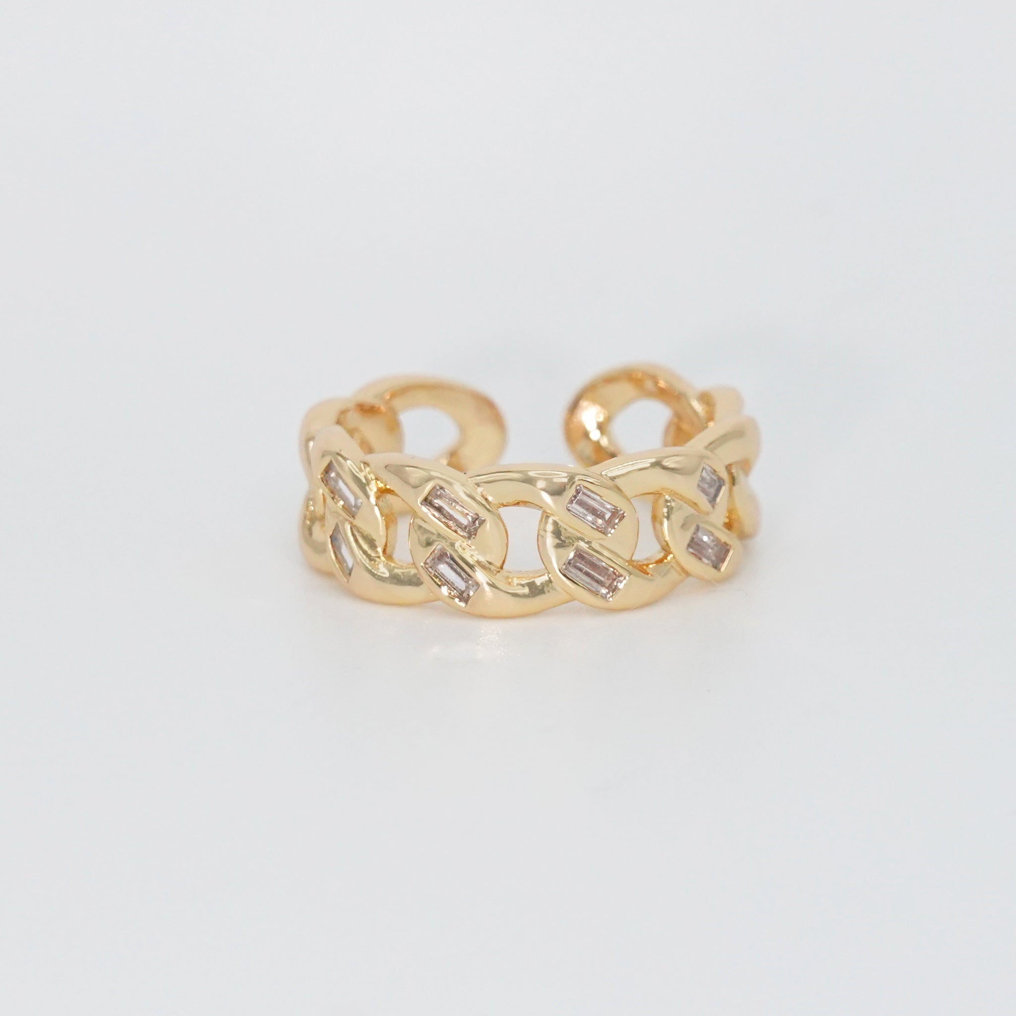 Enchanted Ring: Mesmerizing chain-shaped design adorned with sparkling stones, exuding enchanting beauty.