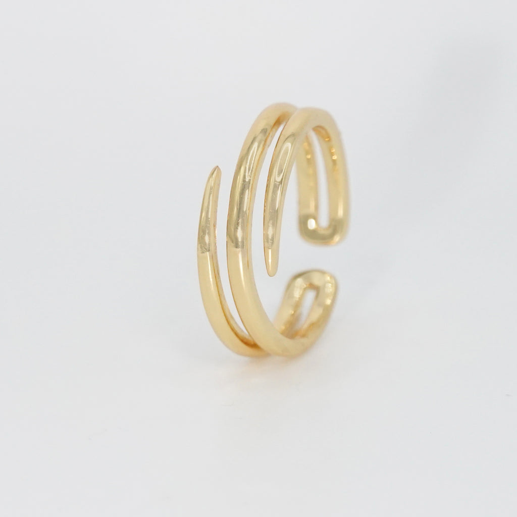 Revello Ring: Sleek and minimalist design, epitome of understated elegance.