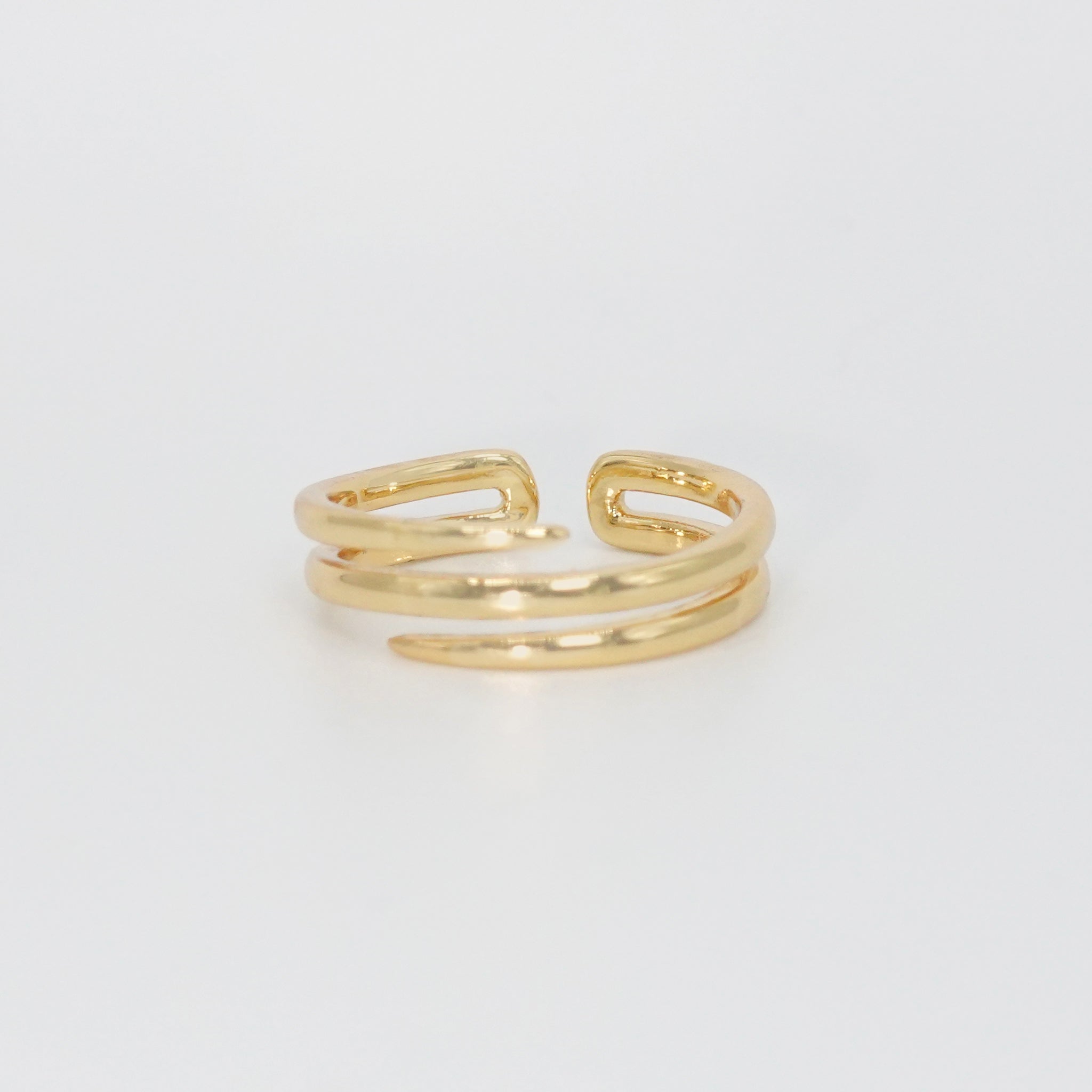 Revello Ring: Sleek and minimalist design, epitome of understated elegance.