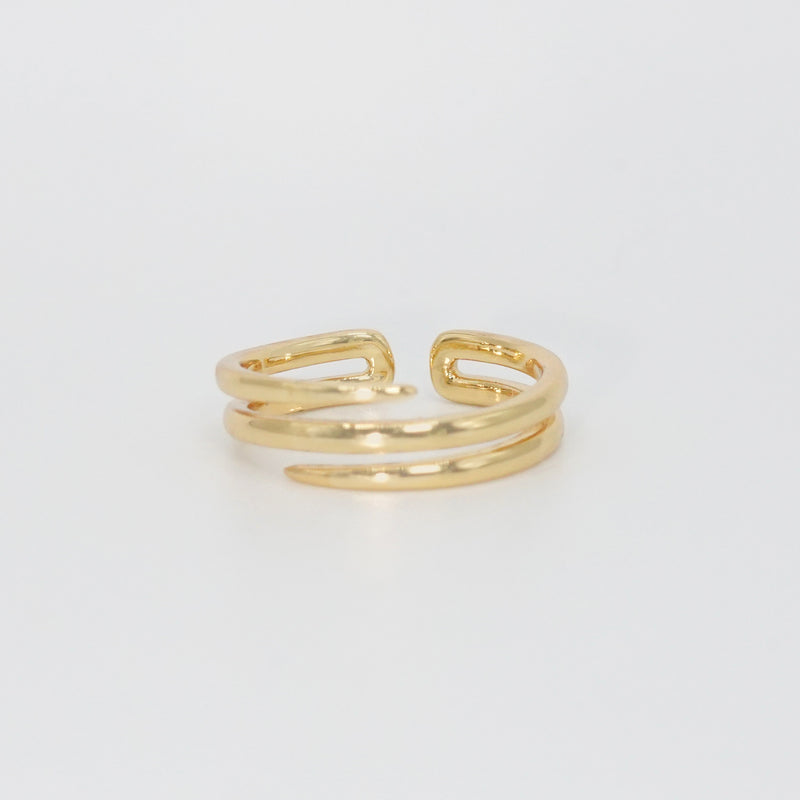 Revello Ring: Sleek and minimalist design, epitome of understated elegance.