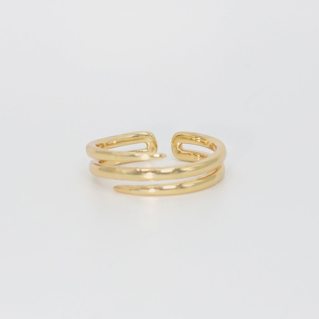 Revello Ring: Sleek and minimalist design, epitome of understated elegance.
