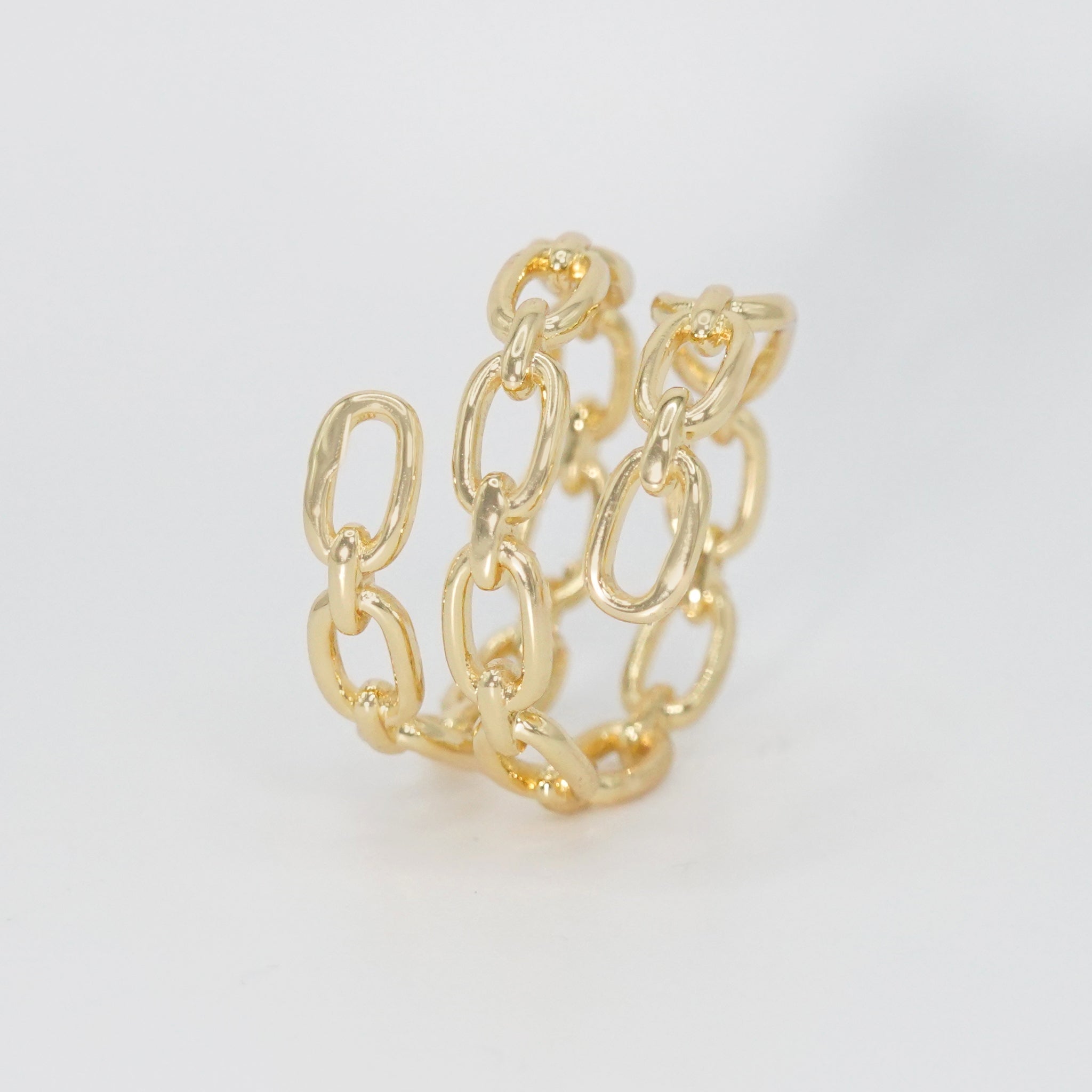 Merivale Ring: Unique chain-shaped design spiraling gracefully around the finger, epitome of modern elegance.