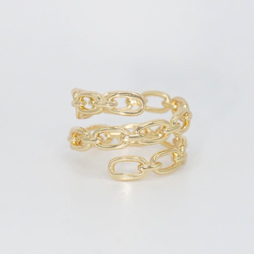 Merivale Ring: Unique chain-shaped design spiraling gracefully around the finger, epitome of modern elegance.