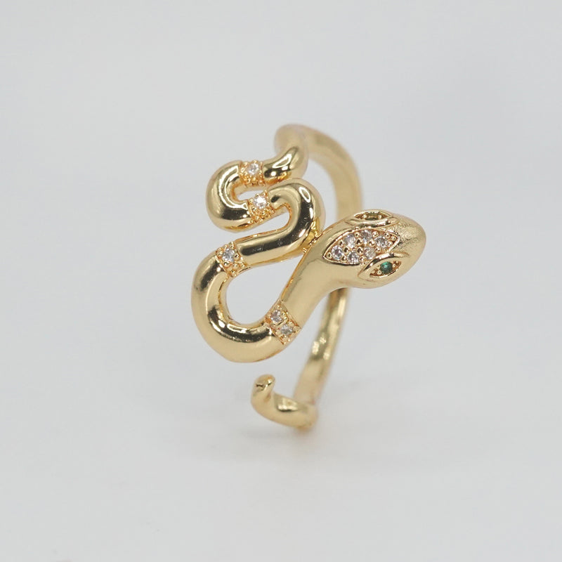 Valle Vista Ring: Serpentine design with captivating shiny stones, epitome of timeless allure.