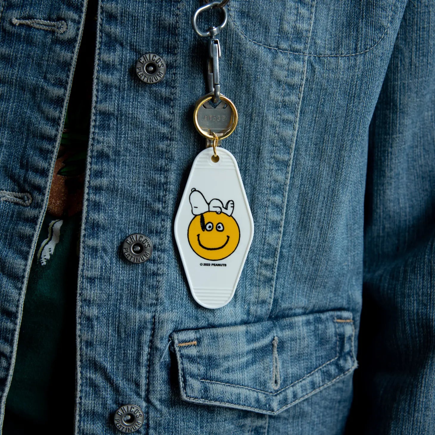 Peanuts Snoopy Smiley Key Tag - Snoopy with a big smile, a durable and charming key accessory spreading joy.