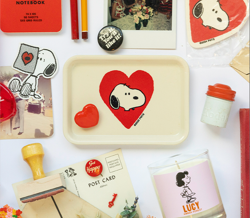 Peanuts® - Snoopy Heart Vintage Tray