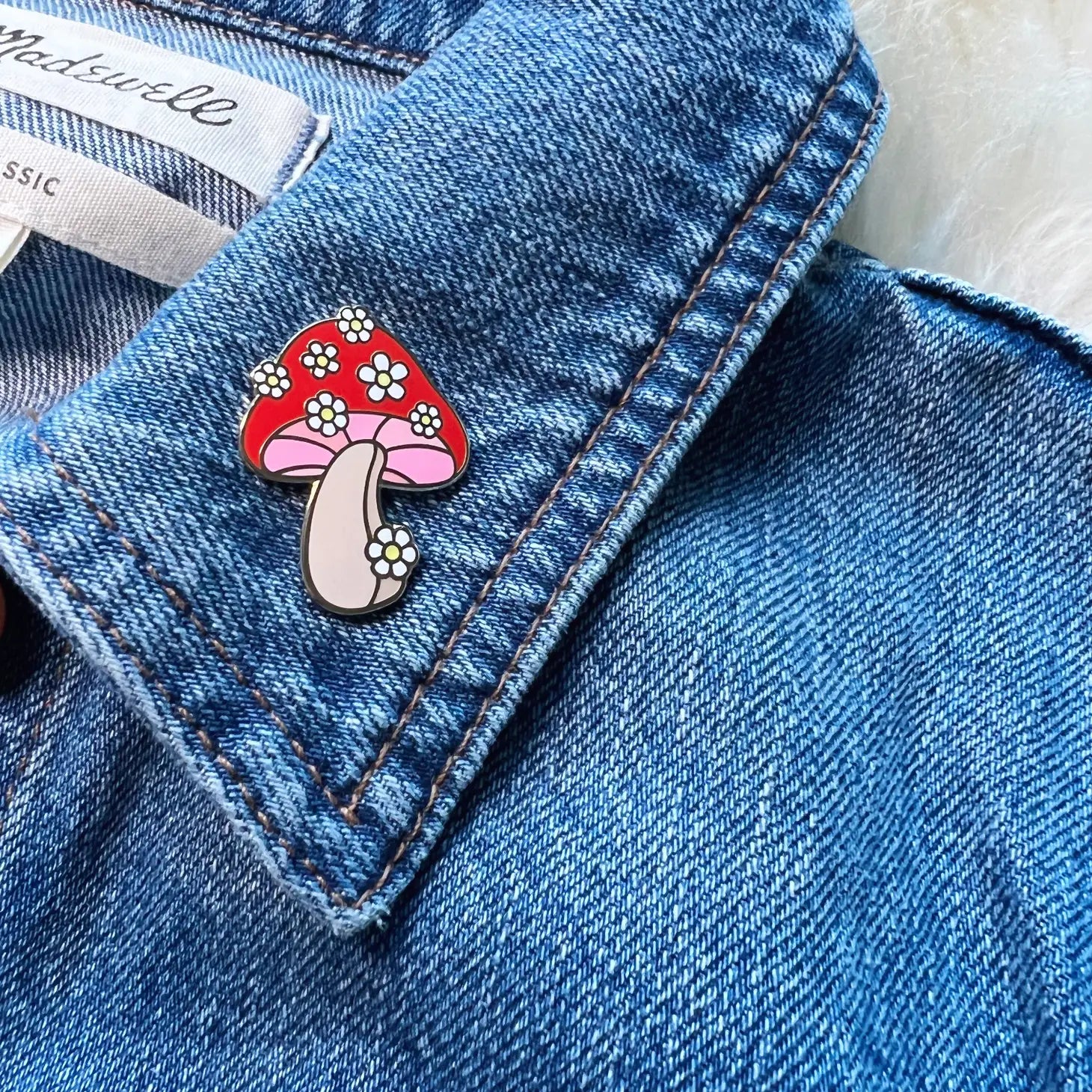 Daisy Mushroom Enamel Pin, featuring a captivating blend of mushroom and daisy design, radiating nature's playful charm.