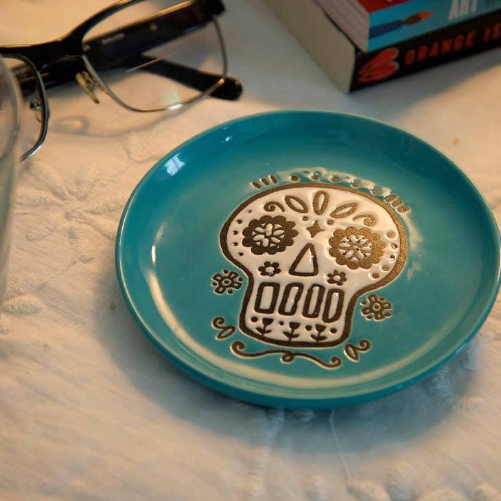 Edgy and stylish skull coaster.