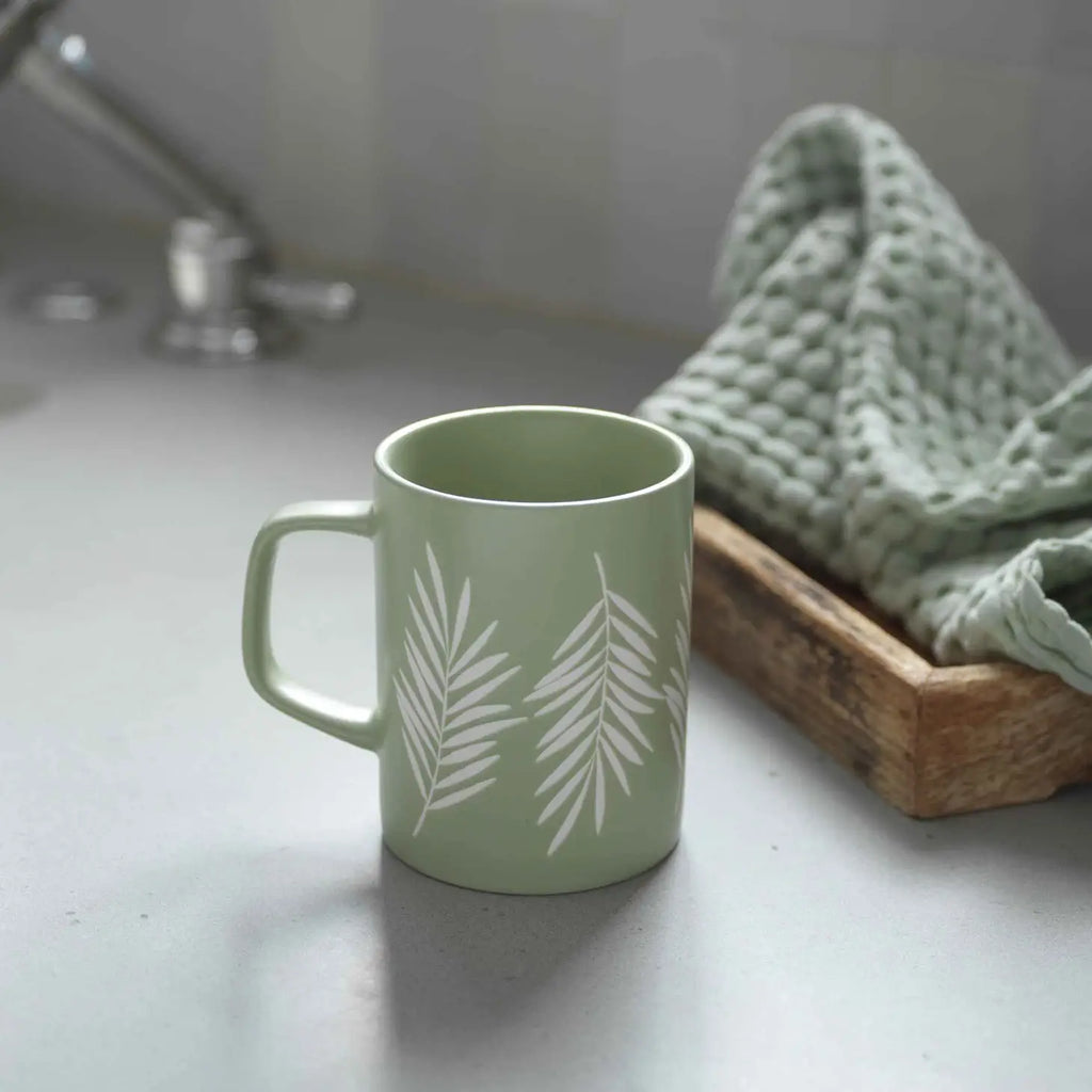 High-quality mug with a beautiful palm leaf design.