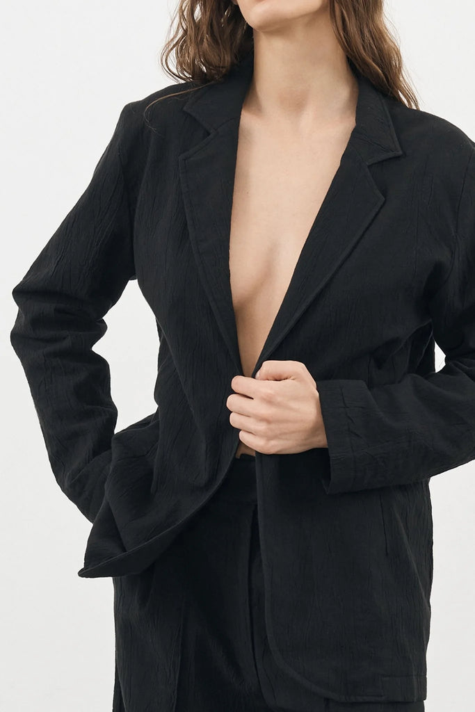 Pera Blazer - Modern and versatile blazer made from 100% Turkish cotton with a loose fit.