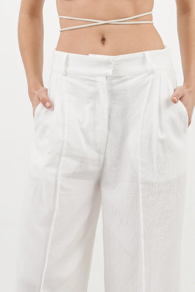 Pera Pants - Stylish and functional pants with hidden pockets and zipper closure, made from 100% Turkish cotton.
