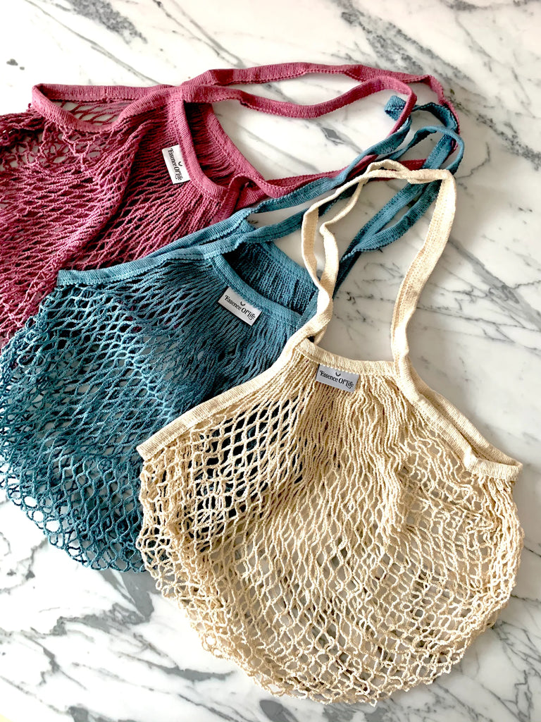 100% cotton Mesh String Bag, showcasing its expandability and versatility, perfect for shopping or beach outings.