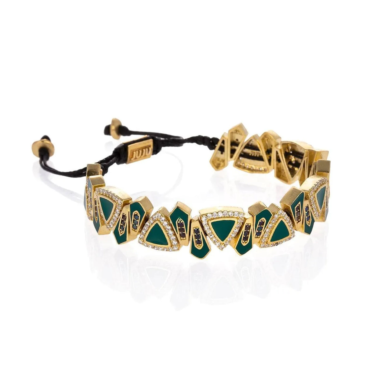 Geometric elegance: Triangle Bracelet, a modern accessory for a stylish look.