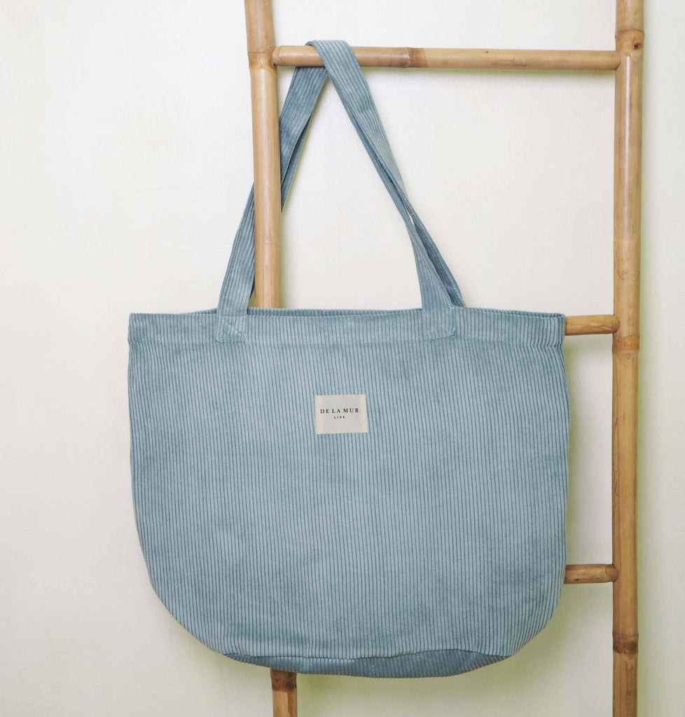 Nova Tote Large created from resilient materials, displaying a modern design with substantial space
