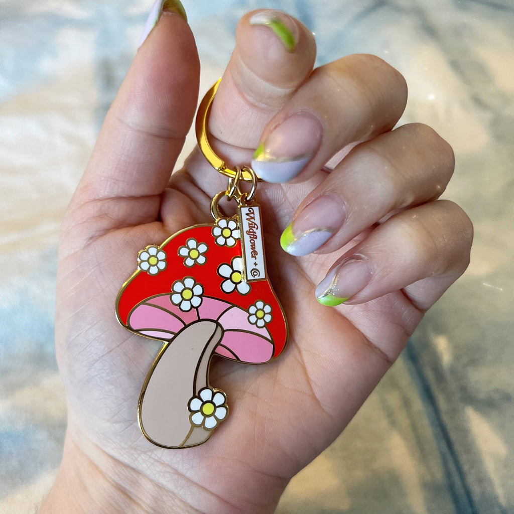Daisy Mushroom Keychain - Charming accessory with a daisy-adorned mushroom design for playful and nature-inspired vibes.