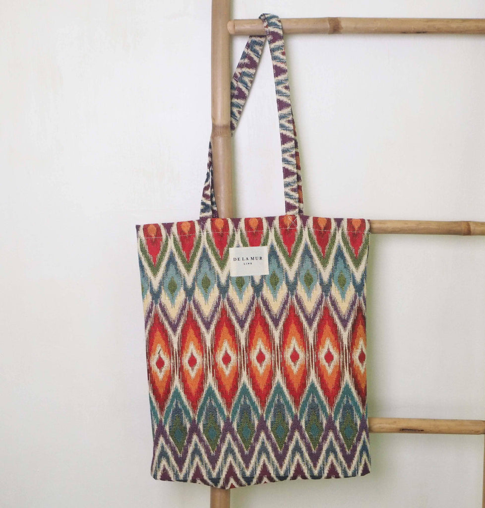 Balear Tote Small made from sturdy materials, showcasing a trendy design with just the right amount of space