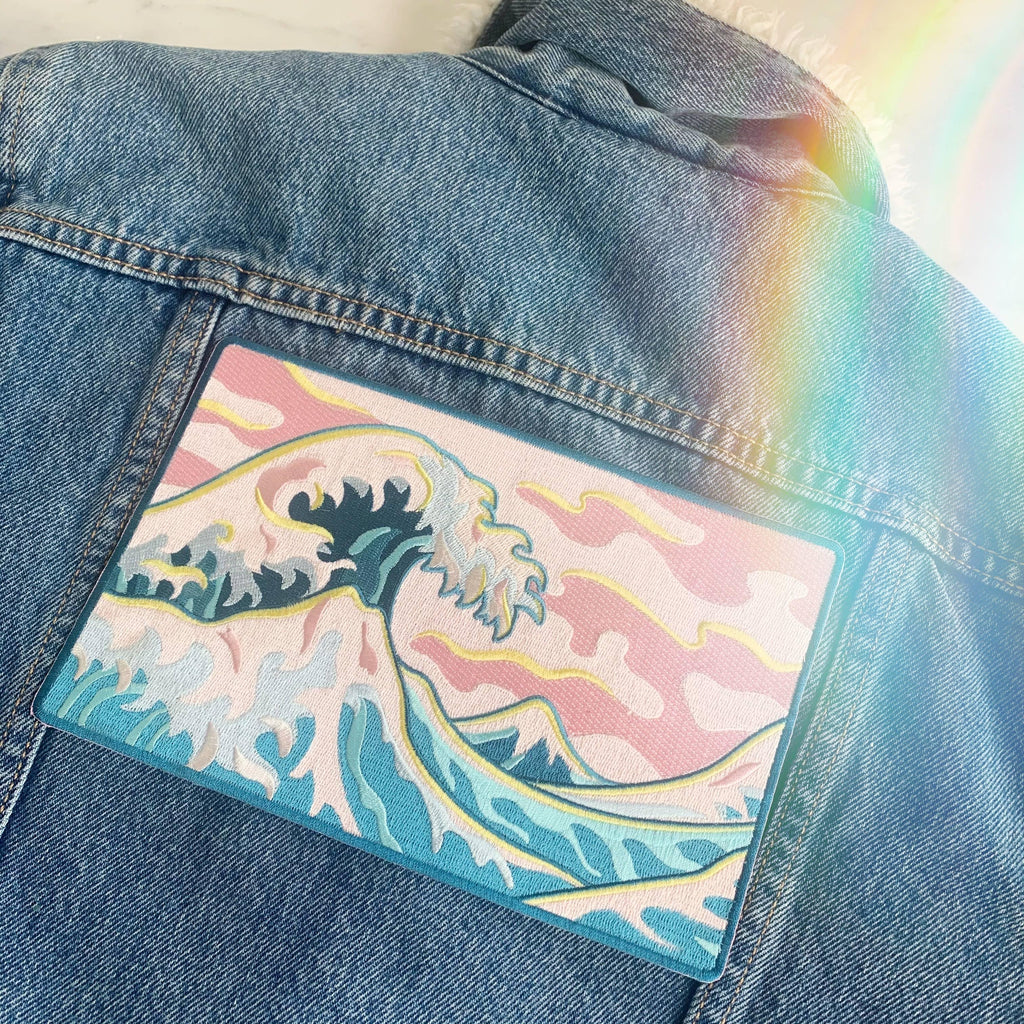Xlarge embroidered patch depicting a powerful, iconic wave inspired by Hokusai's Great Wave.