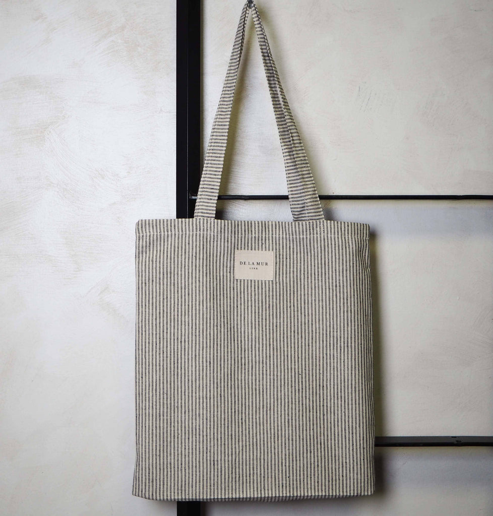 Tona Tote Small crafted from durable materials, showcasing a modern design with just the right amount of space