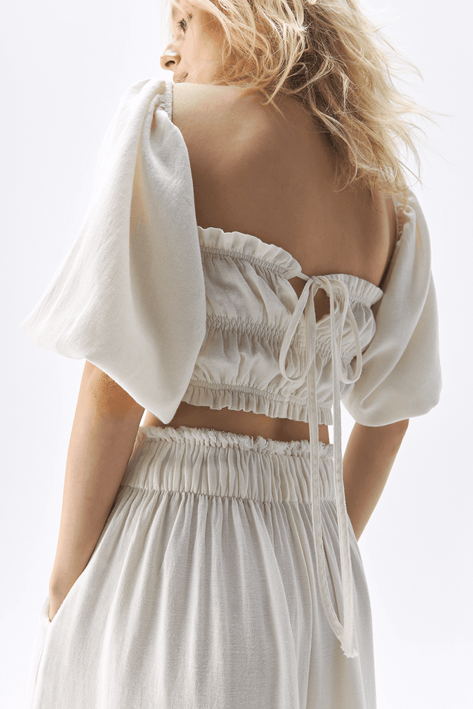 Off-White Linen Top - Classic elegance in breathable linen. Versatile off-white hue for a timeless look. Elevate your style with this essential wardrobe piece.
