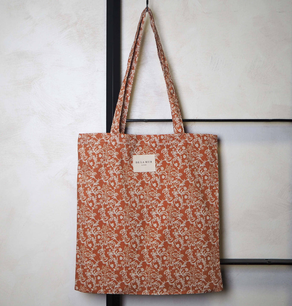 Waas Tote Small made from durable materials, showcasing a trendy design with the perfect combination of space