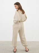 Mia Pants - Stylish and comfortable pants with a relaxed fit and elastic waistband.