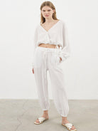 Mia Pants - Stylish and comfortable pants with a relaxed fit and elastic waistband.